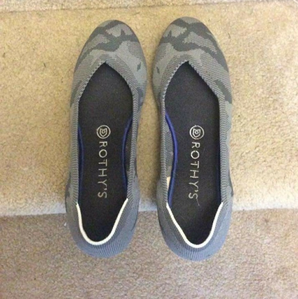 Size 8 retired camo Rothys